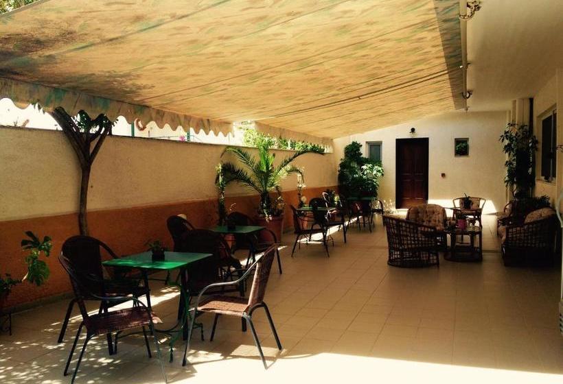 Villa Kosta Hotel & Apartments