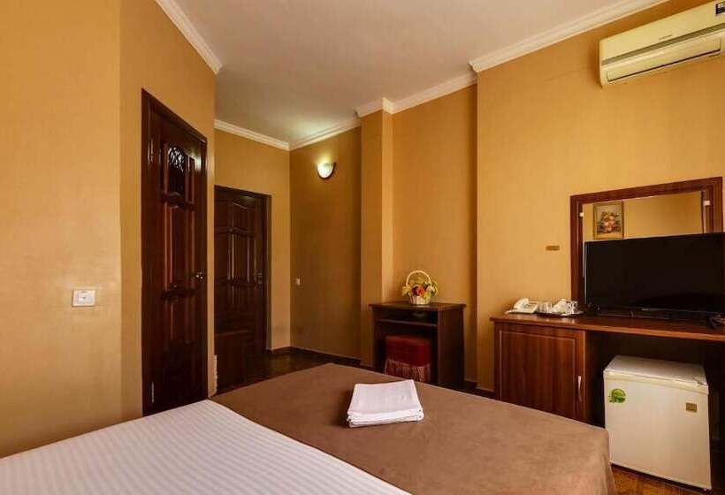 Отель Marton Lion