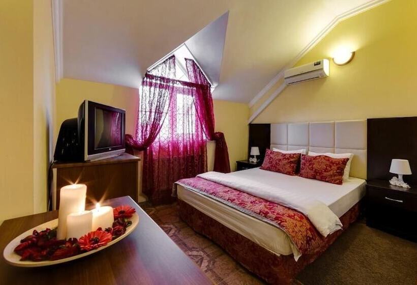 Отель Marton Lion