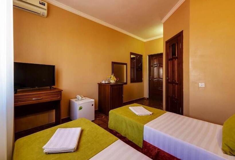 Отель Marton Lion