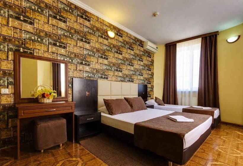 Отель Marton Lion