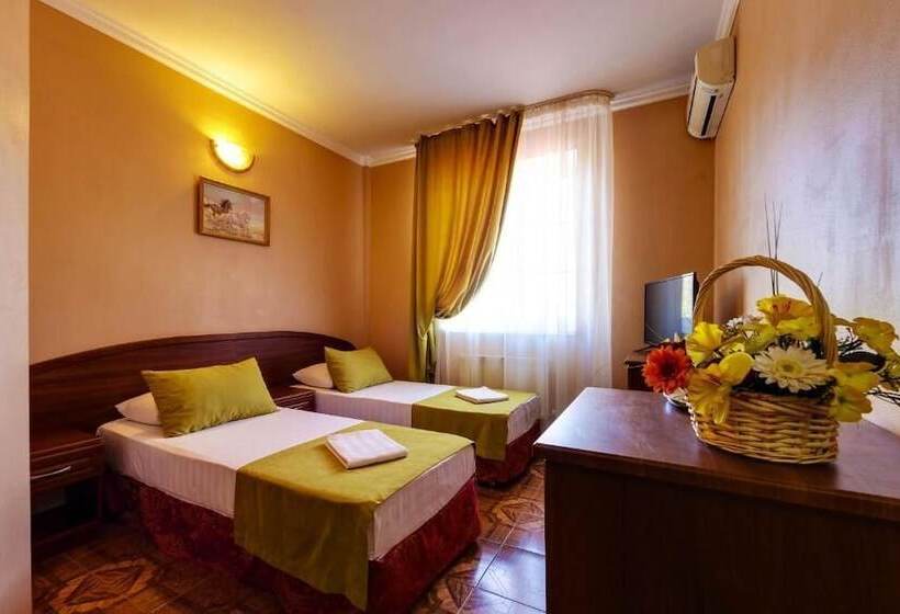 Отель Marton Lion