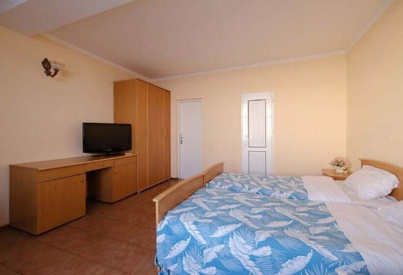 هتل Sea Outside Window