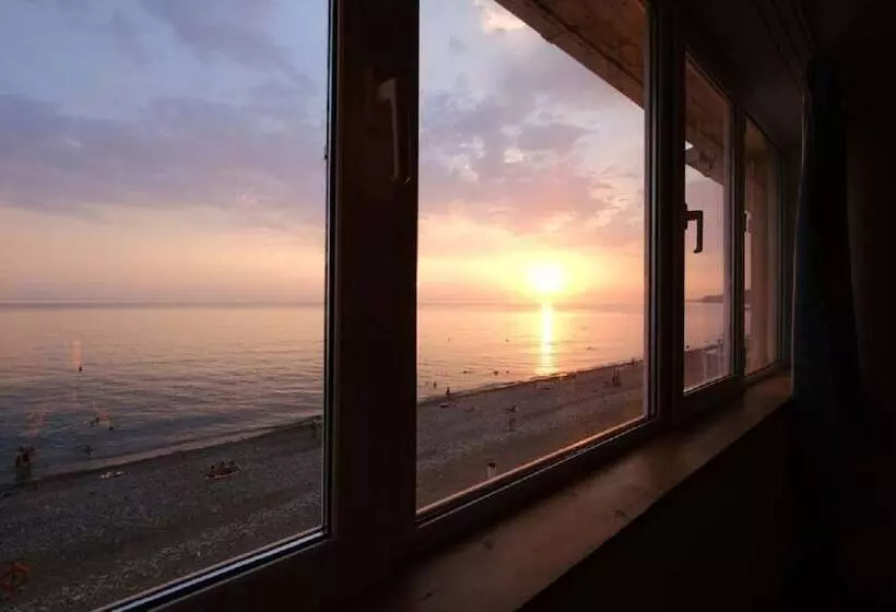 هتل Sea Outside Window