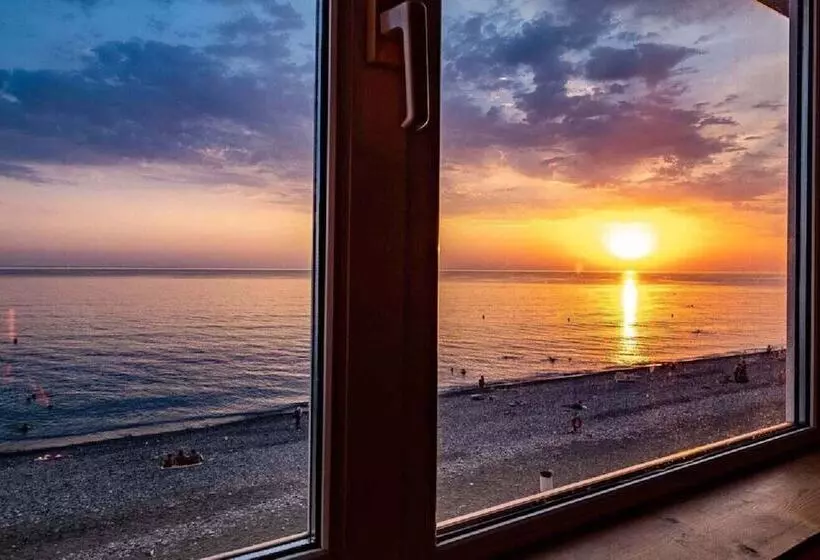 هتل Sea Outside Window