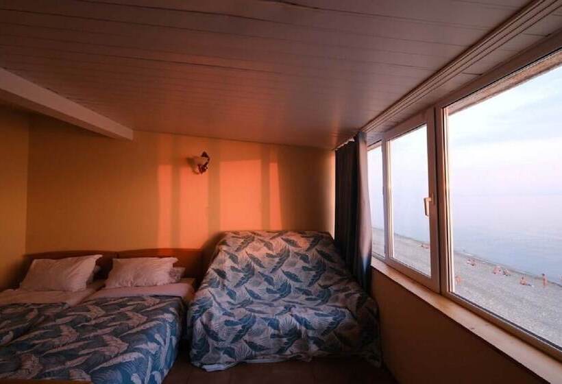 هتل Sea Outside Window