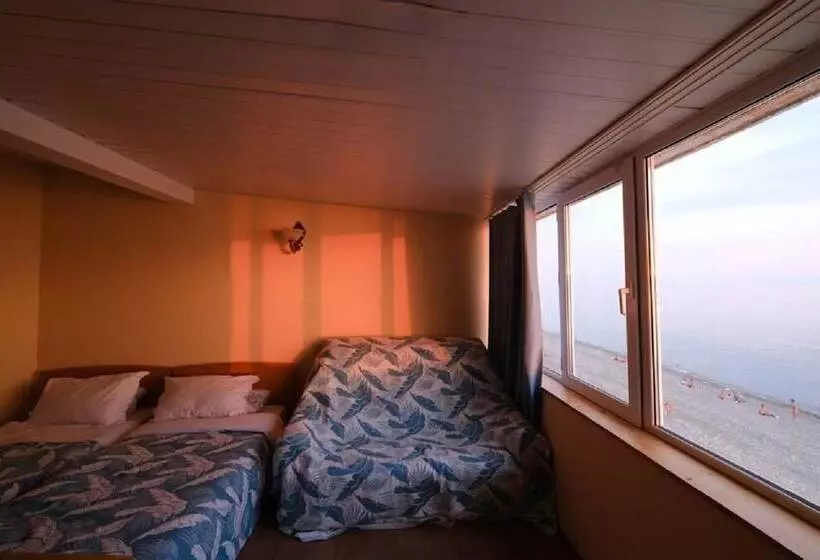 هتل Sea Outside Window