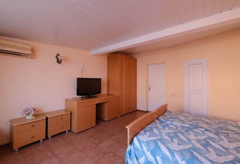 هتل Sea Outside Window