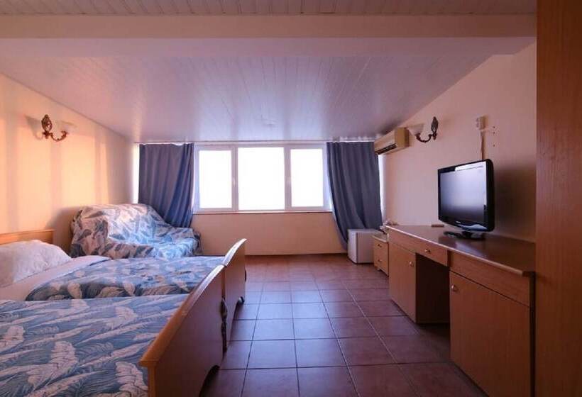 هتل Sea Outside Window