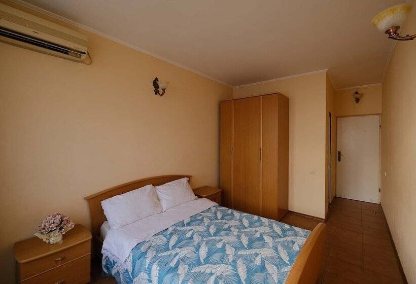 هتل Sea Outside Window