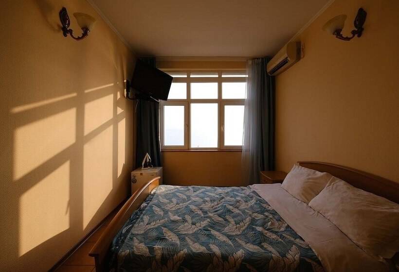 هتل Sea Outside Window