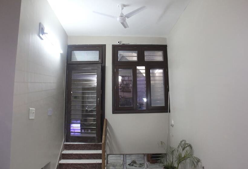 Fabhotel Queen Palace By Oyo Rooms