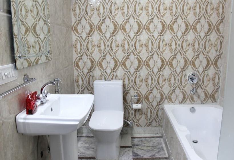 Fabhotel Queen Palace By Oyo Rooms