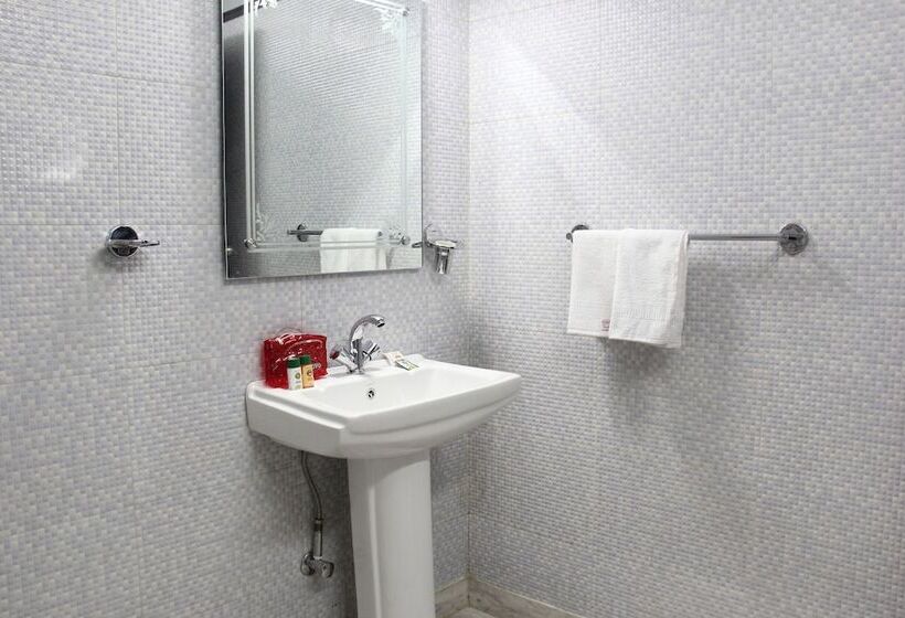 Fabhotel Queen Palace By Oyo Rooms