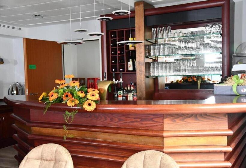 Отель Landhaus Lengede