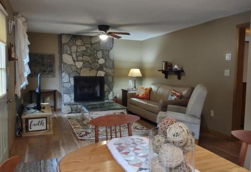 فندق Cozy Creek Cottages