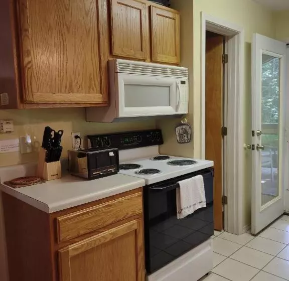 ホテル Cozy Creek Cottages