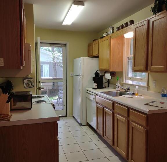 فندق Cozy Creek Cottages