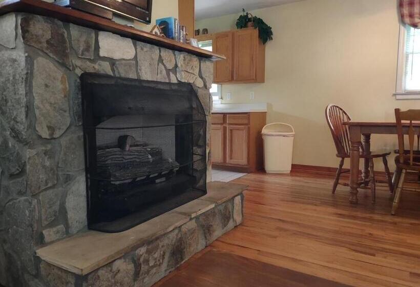 فندق Cozy Creek Cottages