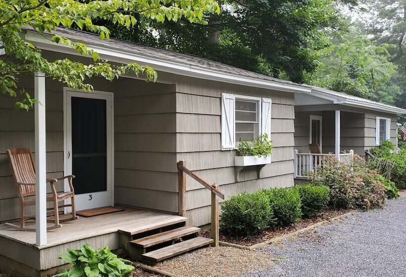 فندق Cozy Creek Cottages