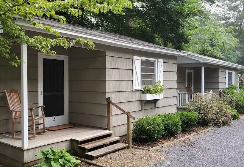 ホテル Cozy Creek Cottages