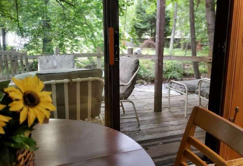 فندق Cozy Creek Cottages