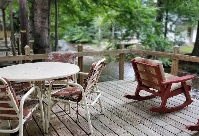 ホテル Cozy Creek Cottages