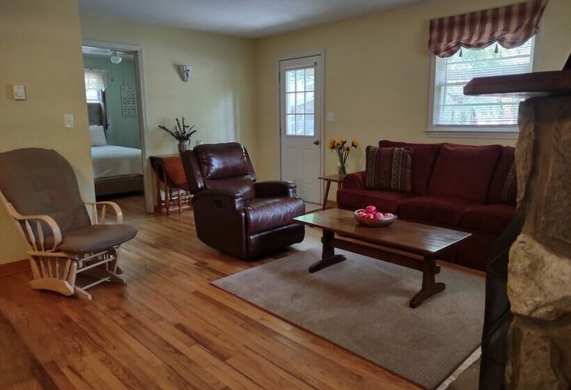 فندق Cozy Creek Cottages