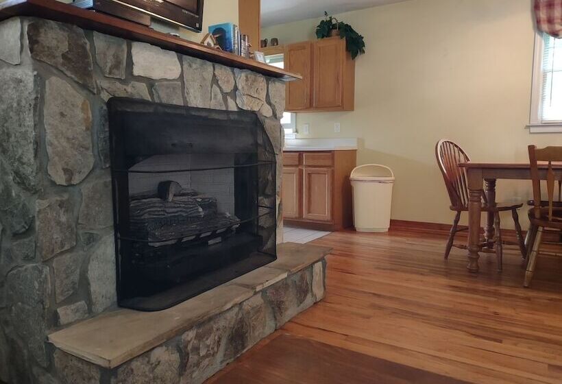 فندق Cozy Creek Cottages