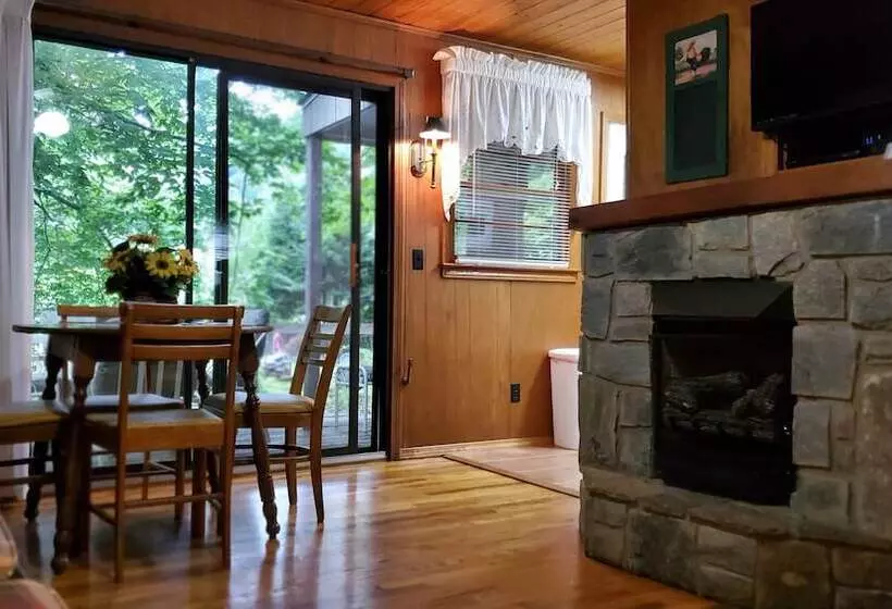 ホテル Cozy Creek Cottages