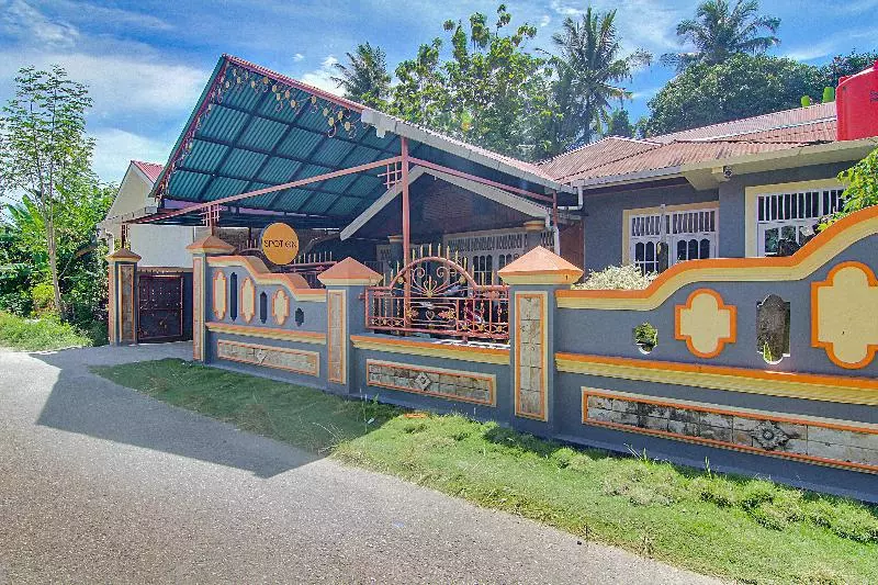 ホテル Spot On 90526 New Bunga Sonsang Homestay Syariah