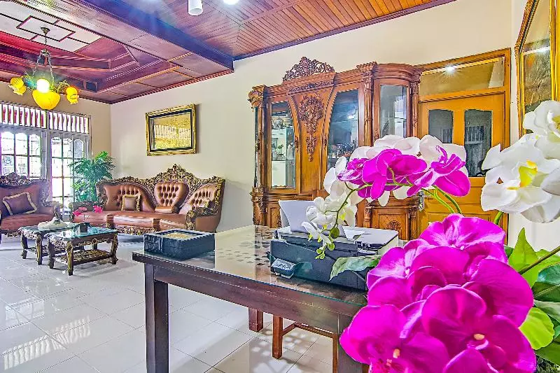 ホテル Spot On 90526 New Bunga Sonsang Homestay Syariah
