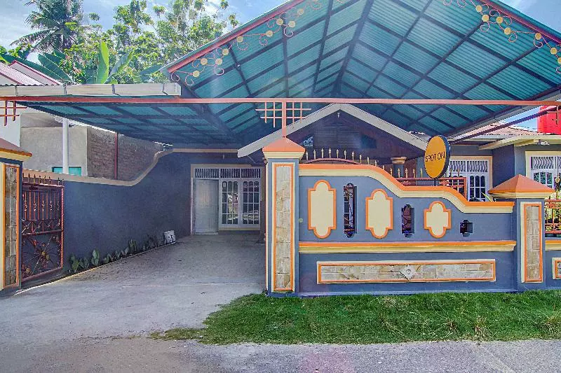ホテル Spot On 90526 New Bunga Sonsang Homestay Syariah