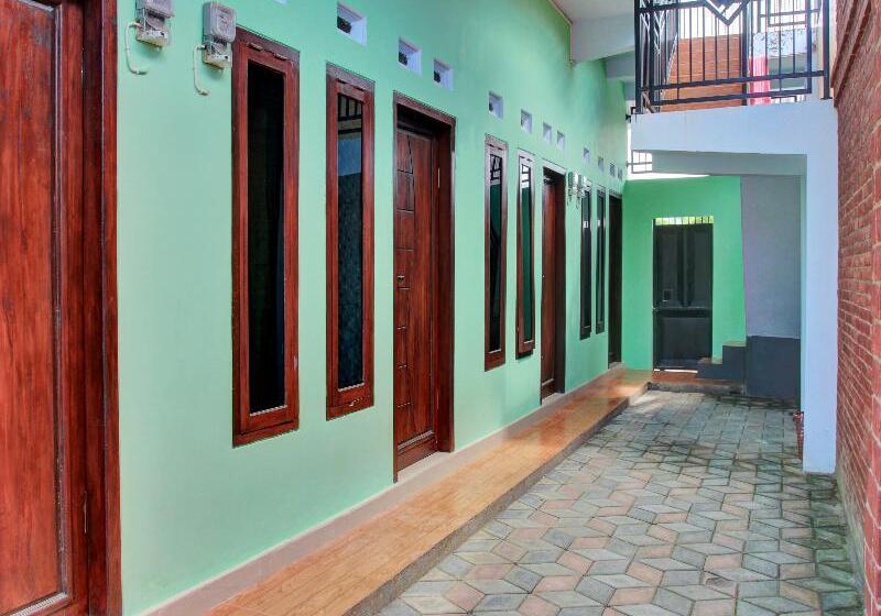 Hotell Spot On 90537 De Wisma Emas