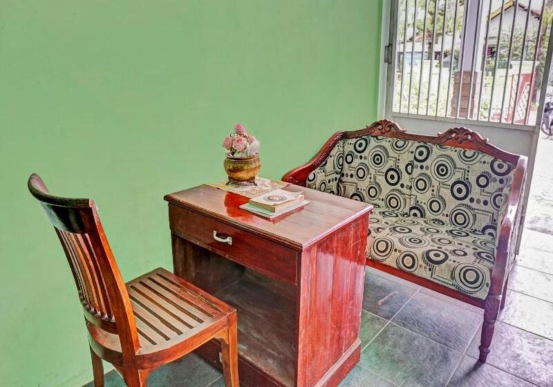 Hotel Spot On 90537 De Wisma Emas