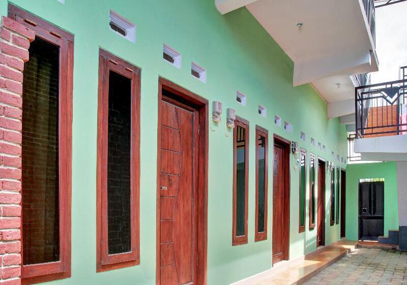 Hotel Spot On 90537 De Wisma Emas