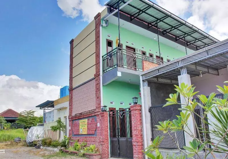 Hotelli Spot On 90537 De Wisma Emas