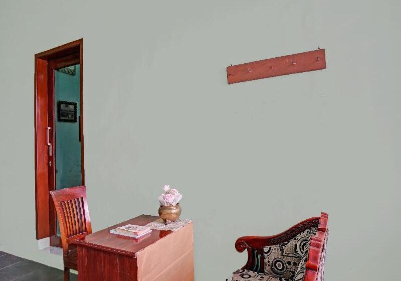 Hotell Spot On 90537 De Wisma Emas