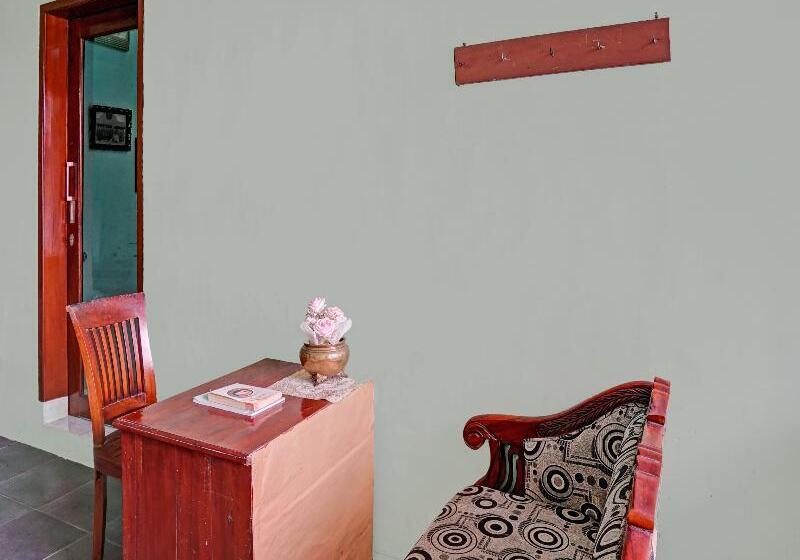 Hotel Spot On 90537 De Wisma Emas