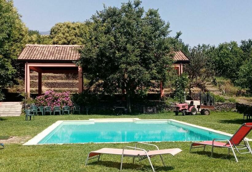 Отель La Rocca Della Rosa