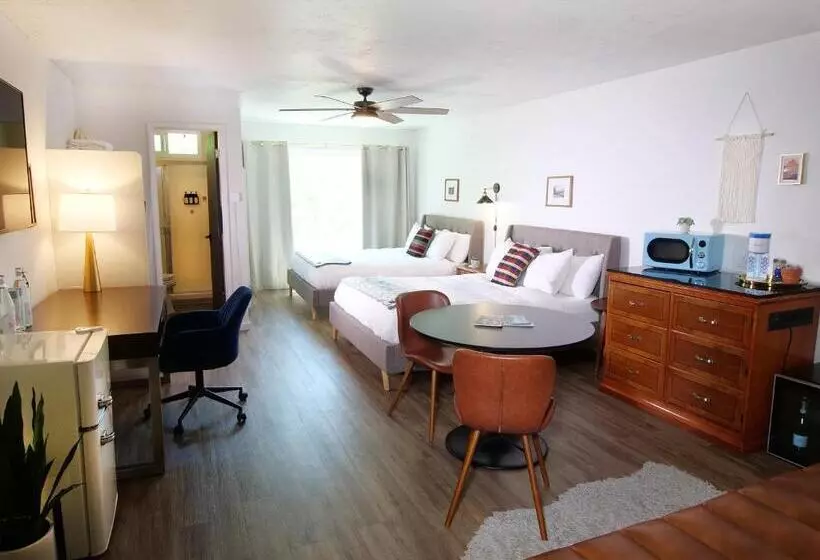 Sierra Blue Hotel & Swim Club