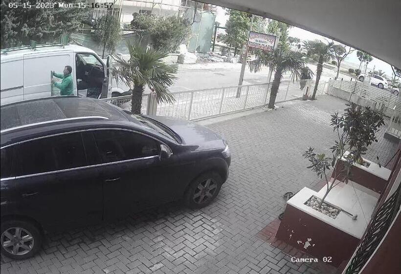 پانسیون Alberti