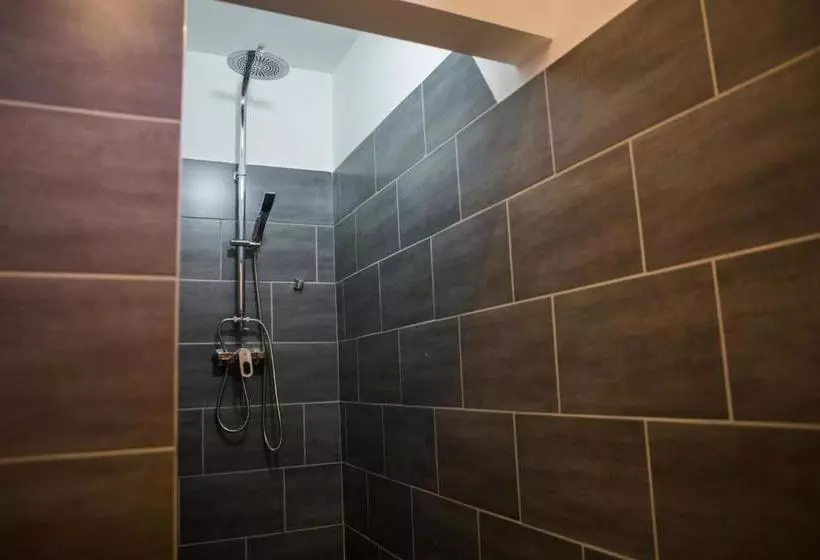 تختخواب و صبحانه Indium City Panzió