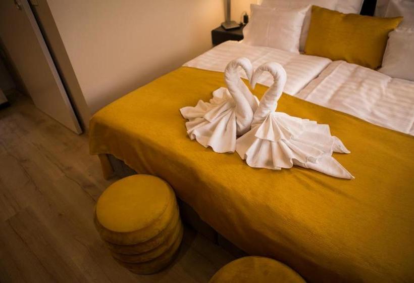 住宿加早餐  Indium City Panzió