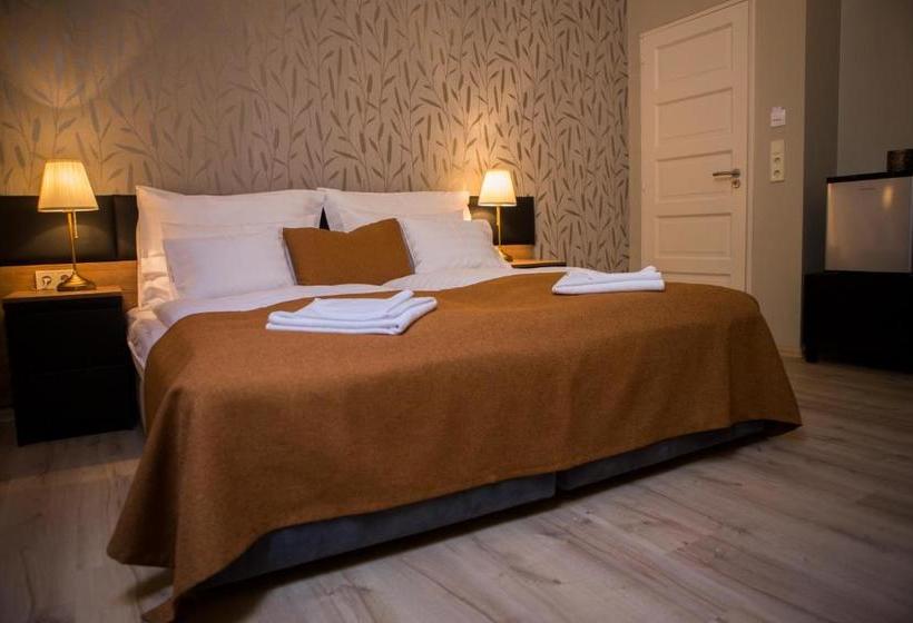 住宿加早餐  Indium City Panzió