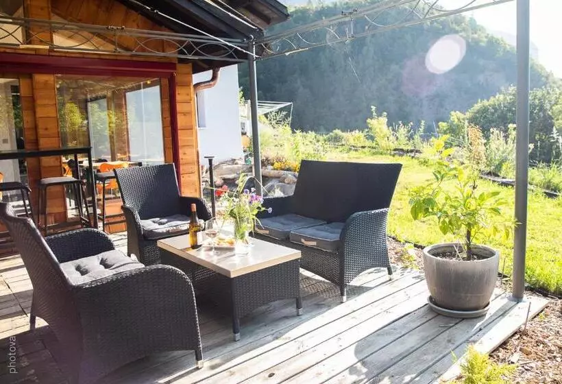 Aamiaismajoitus (B&B) La Tzavane