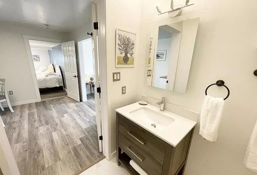 Hotelli Gateway To Greenwich Suites