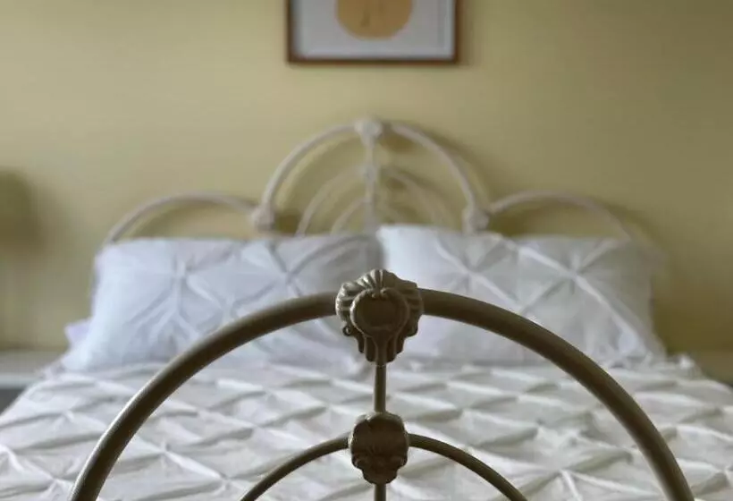 Hotelli Gateway To Greenwich Suites