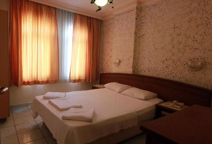 Elegant Baronessa Aparthotel