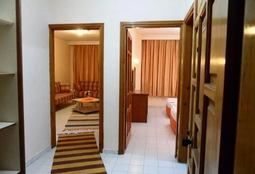 Elegant Baronessa Aparthotel